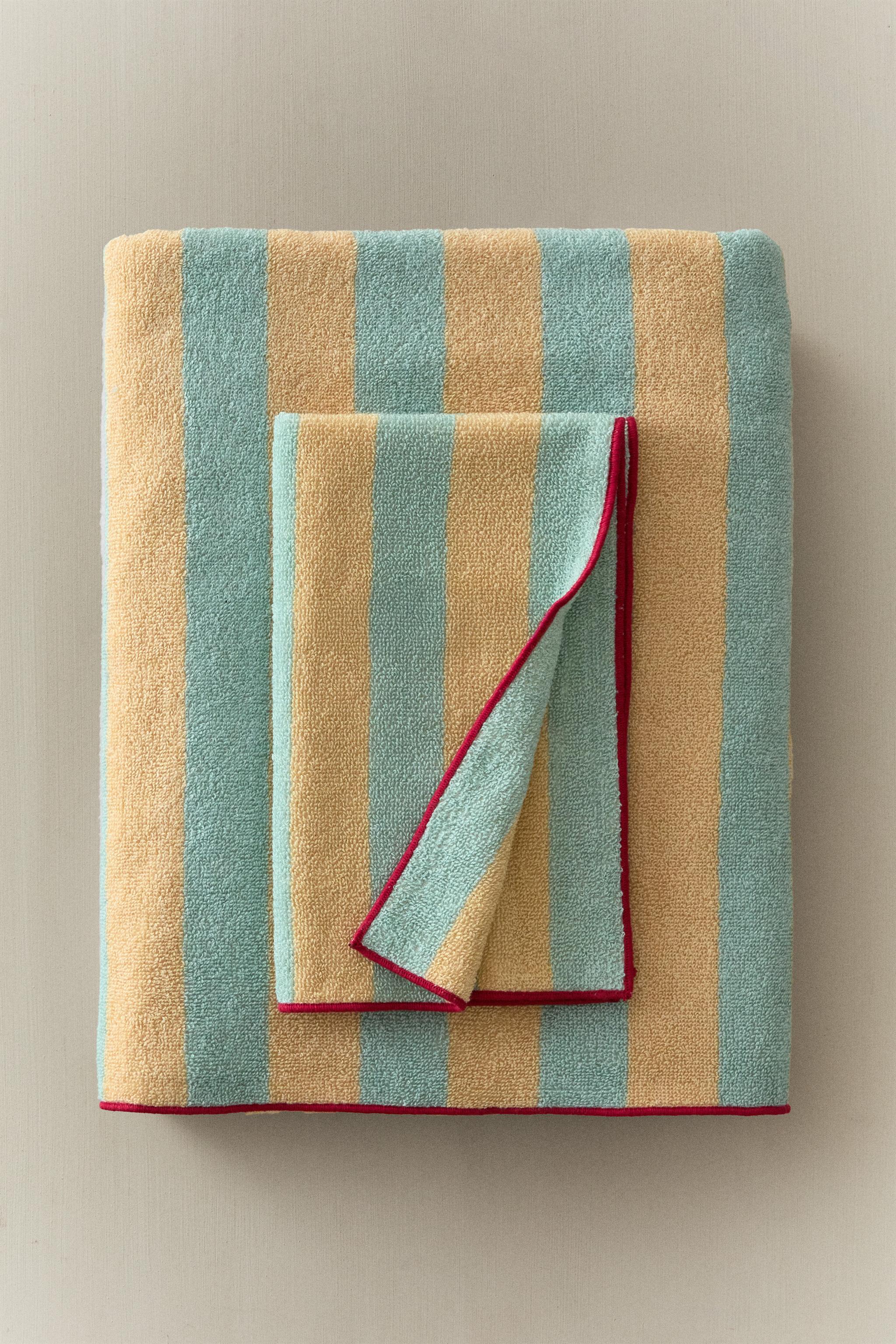 STRIPED BATH TOWEL WITH TOPSTITCHING